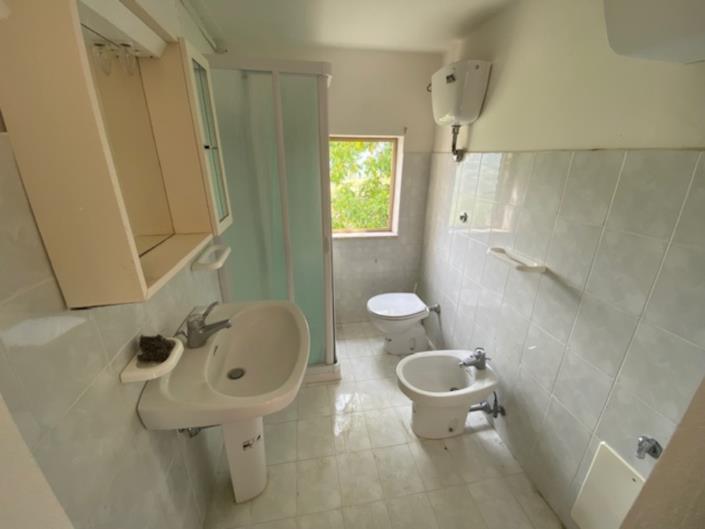 Image No.12-1 Bed Property for sale