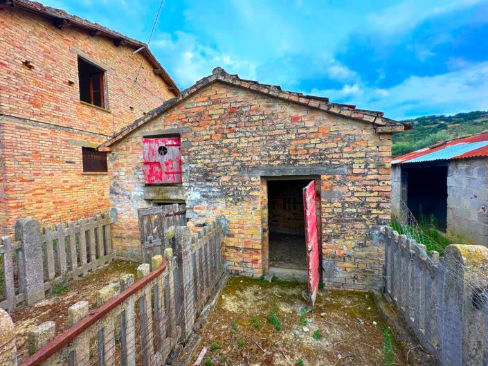 Image No.7-2 Bed Country House for sale