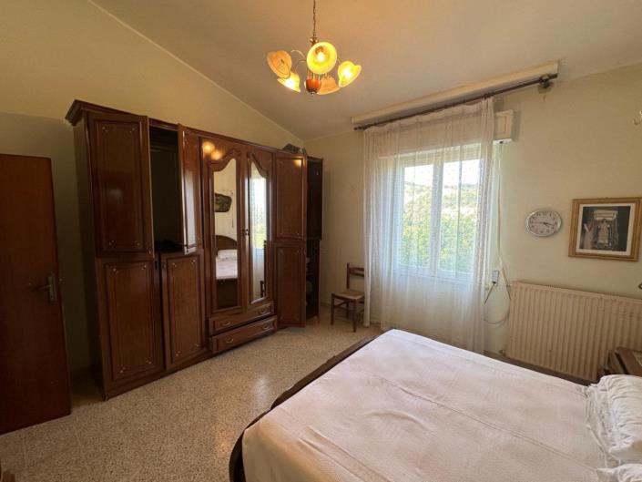 Image No.15-4 Bed Cottage for sale