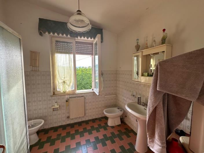 Image No.18-4 Bed Cottage for sale