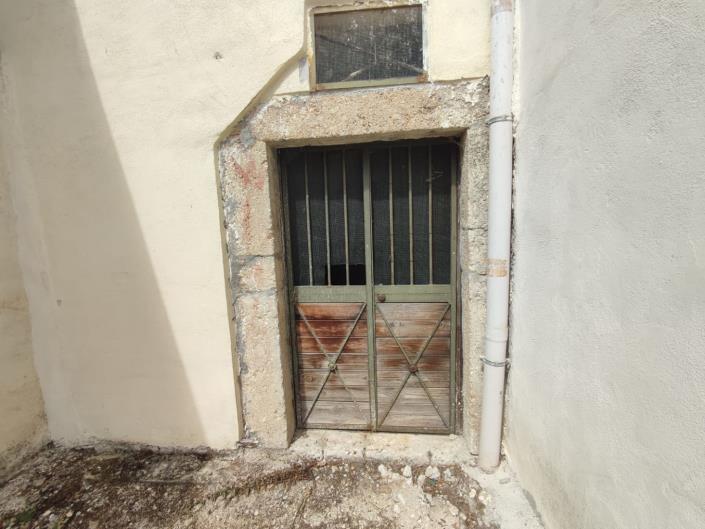 Image No.10-2 Bed Property for sale