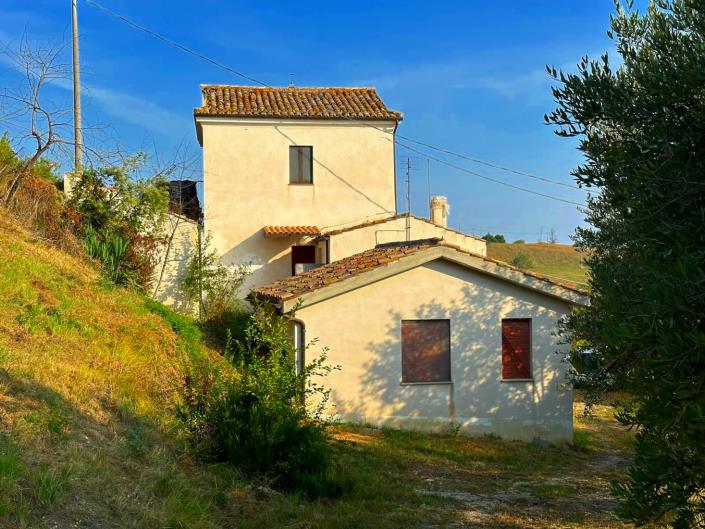 Image No.1-Propriété de pays de 1 chambre à vendre à Atri