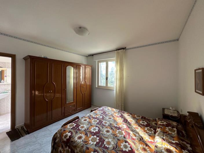 Image No.22-1 Bed Country Property for sale