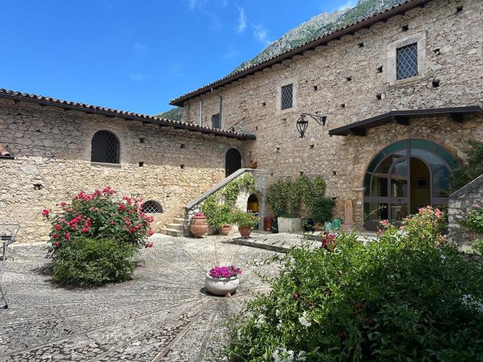 Image No.5-7 Bed Property for sale