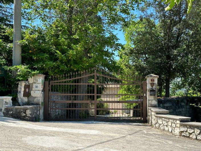 Image No.2-7 Bed Property for sale