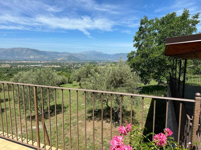 Image No.11-7 Bed Property for sale