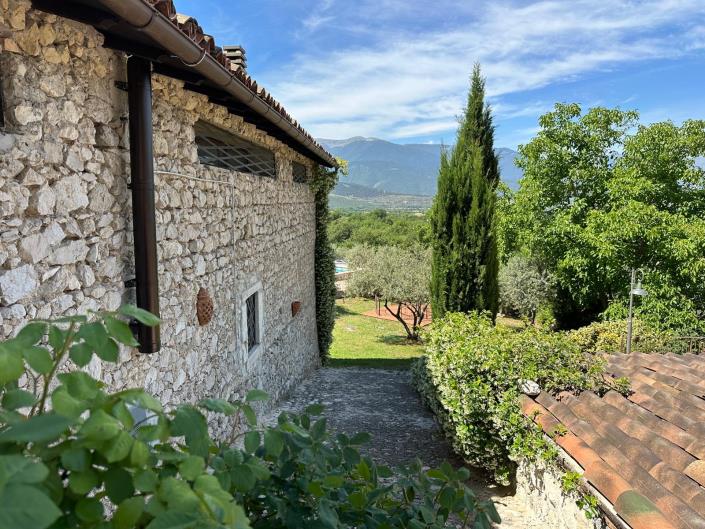 Image No.15-7 Bed Property for sale