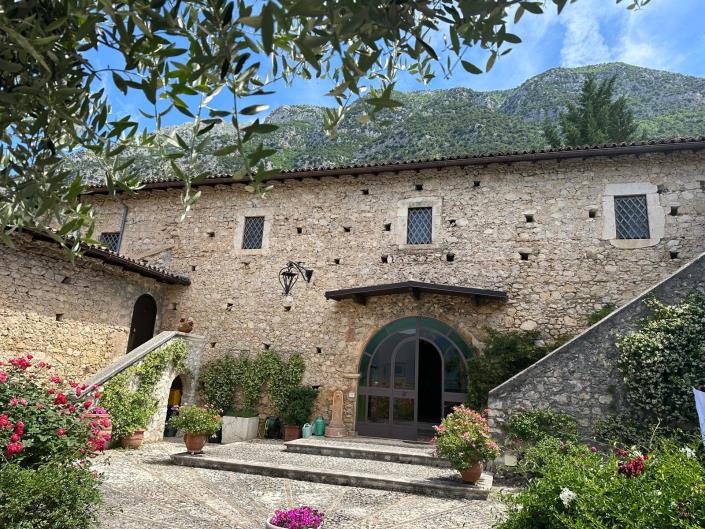 Image No.16-7 Bed Property for sale