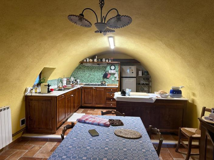 Image No.24-7 Bed Property for sale