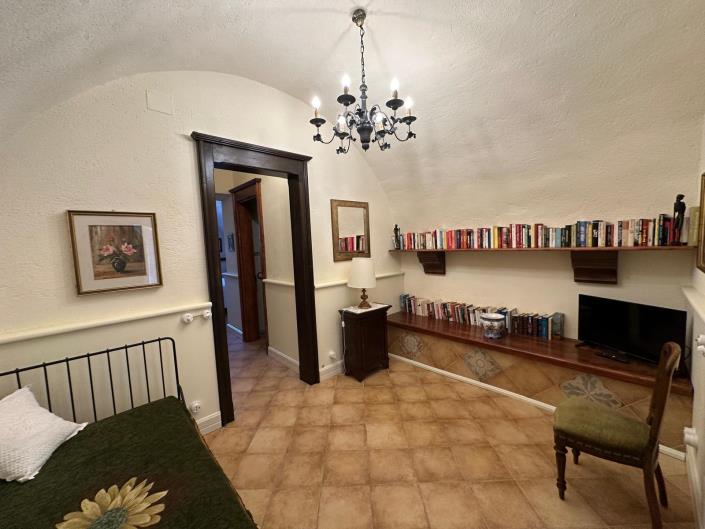 Image No.26-7 Bed Property for sale