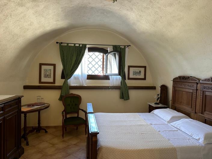 Image No.27-7 Bed Property for sale