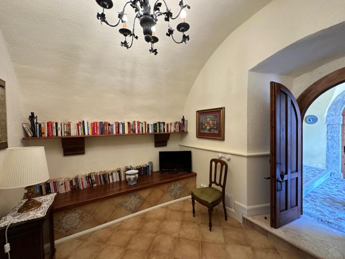 Image No.29-7 Bed Property for sale