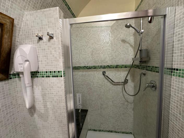 Image No.40-7 Bed Property for sale