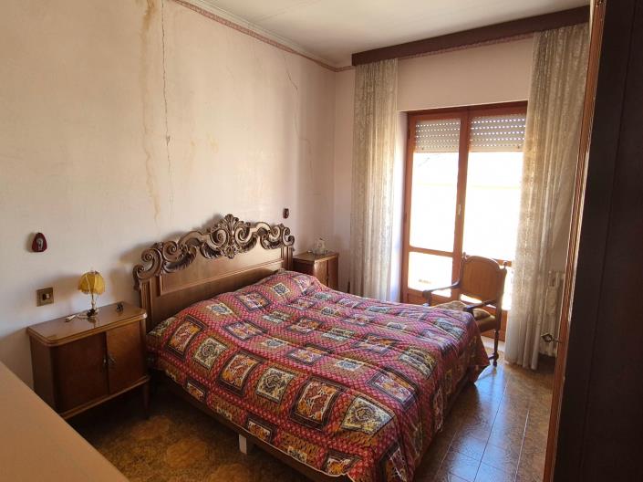 Image No.18-2 Bed House for sale