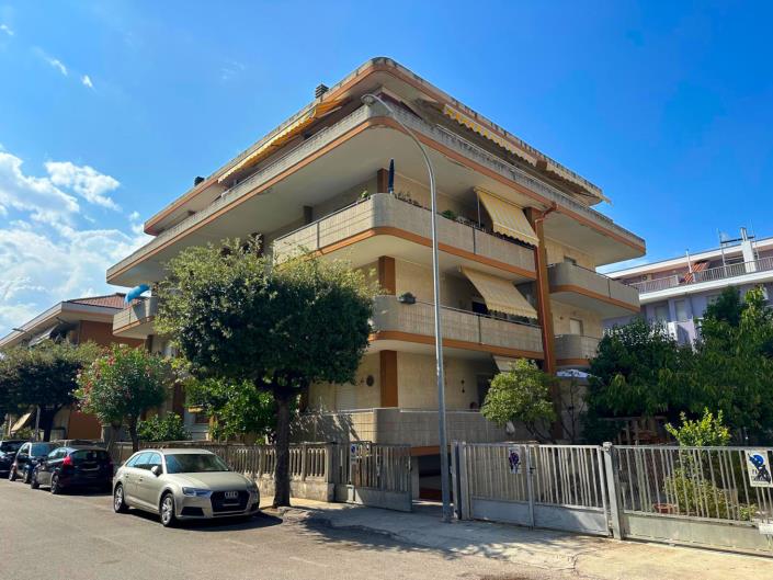 Image No.2-Appartement de 3 chambres à vendre à Martinsicuro