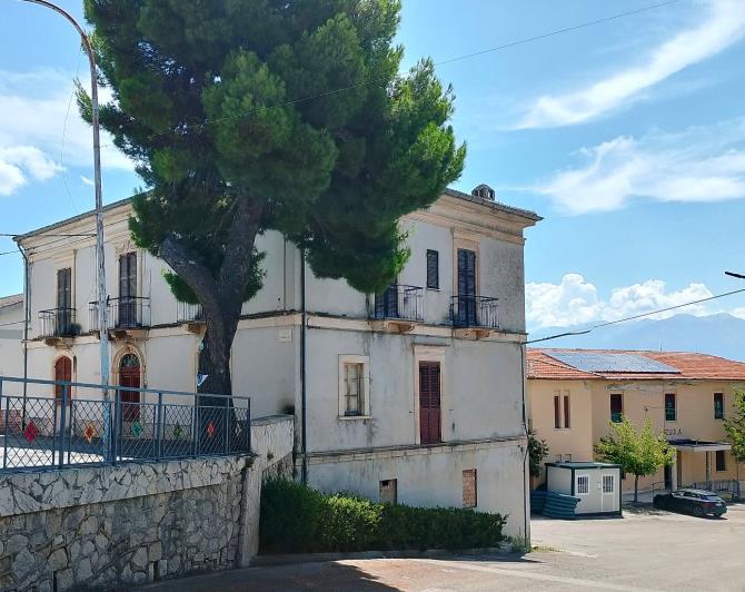 Image No.2-5 Bed Property for sale