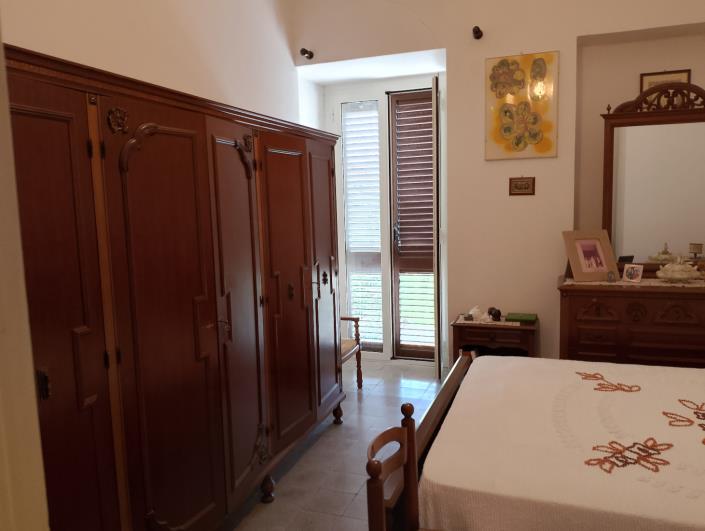 Image No.15-5 Bed Property for sale