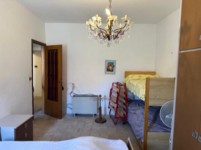 Image No.12-3 Bed Townhouse for sale