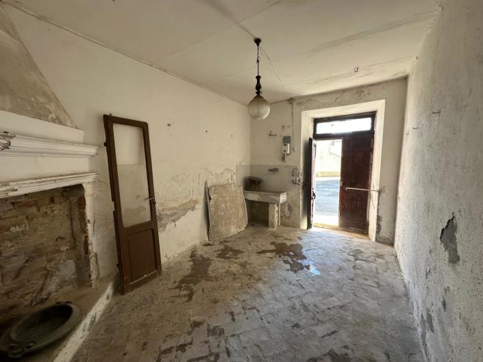 Image No.10-4 Bed Townhouse for sale