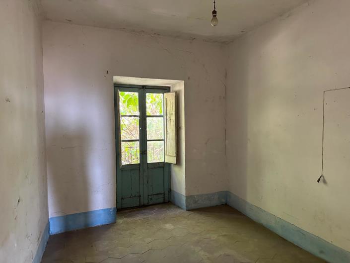 Image No.12-4 Bed Townhouse for sale