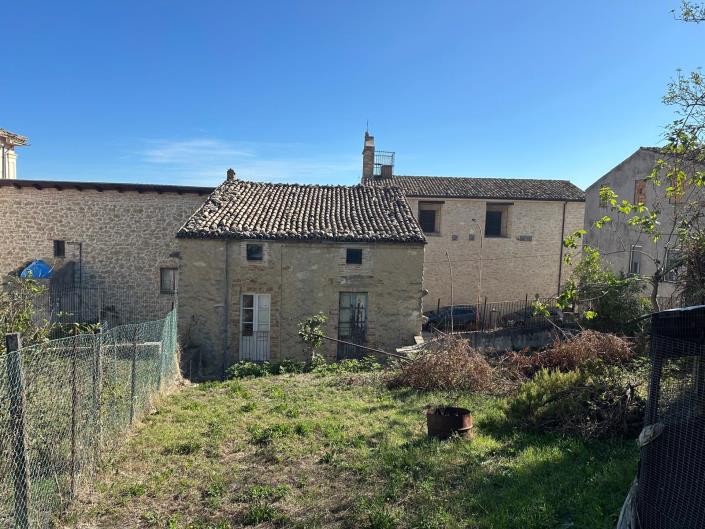 Image No.27-4 Bed Townhouse for sale