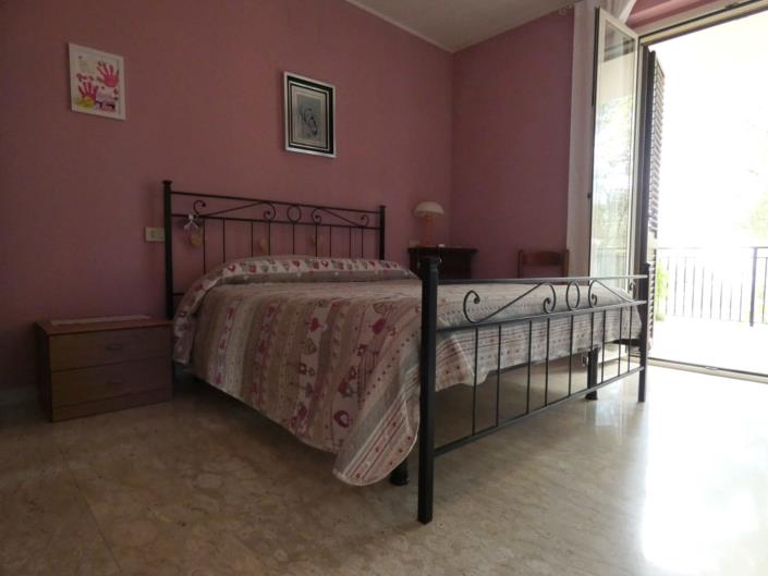 Image No.18-3 Bed Villa / Detached for sale