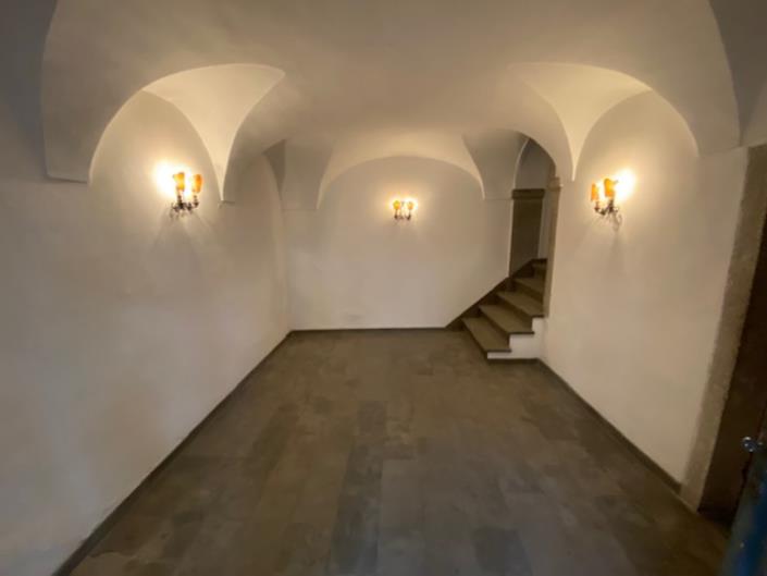 Image No.2-8 Bed Property for sale