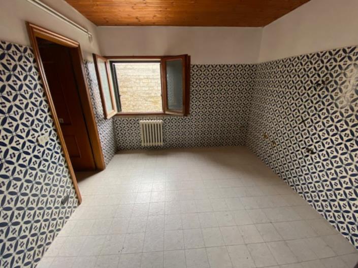 Image No.11-8 Bed Property for sale