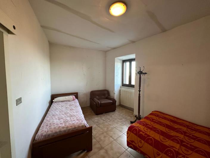 Image No.12-2 Bed Townhouse for sale