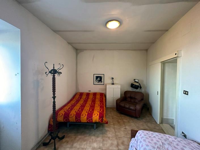 Image No.13-2 Bed Townhouse for sale