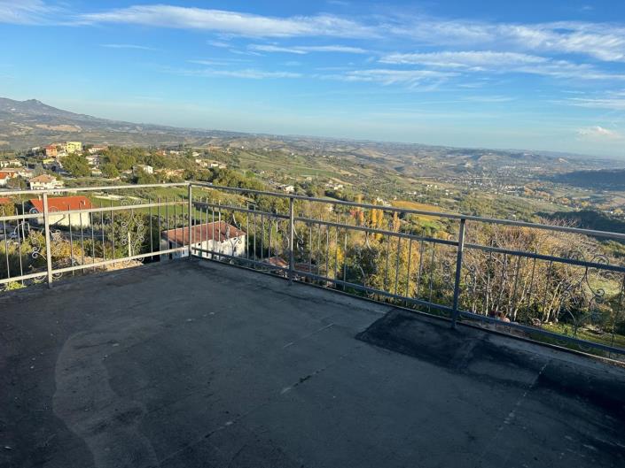 Image No.23-2 Bed Townhouse for sale