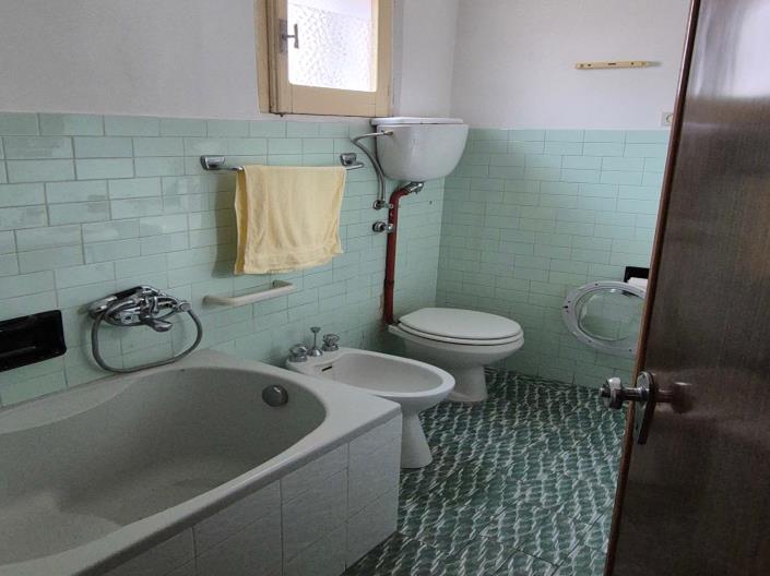 Image No.14-3 Bed Townhouse for sale