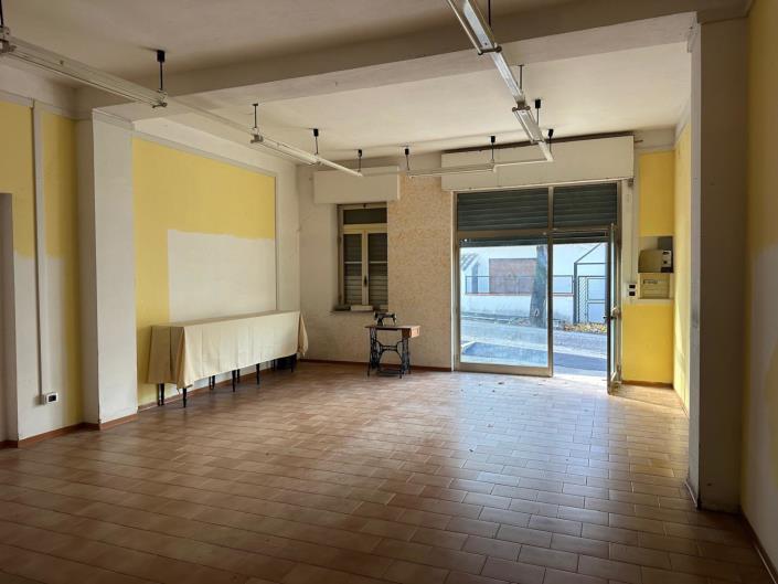 Image No.3-Commercial à vendre à Roccamorice