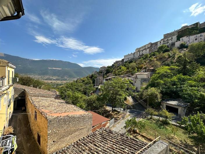 Image No.10-4 Bed Property for sale