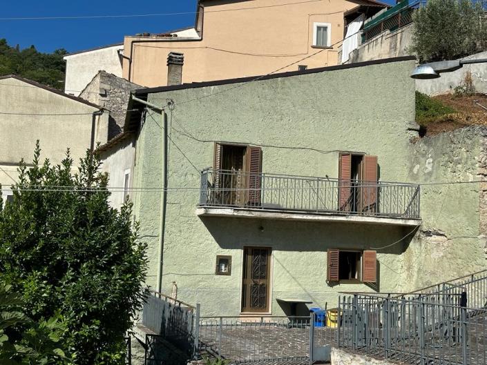 Image No.12-4 Bed Property for sale