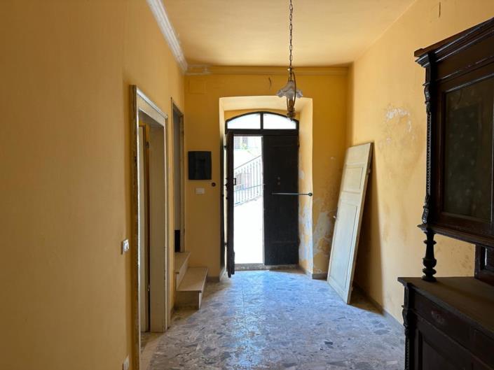 Image No.28-4 Bed Property for sale