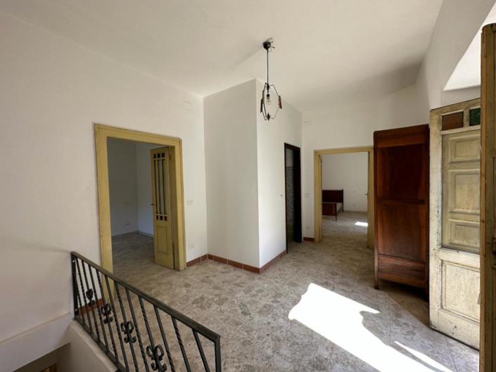 Image No.32-4 Bed Property for sale