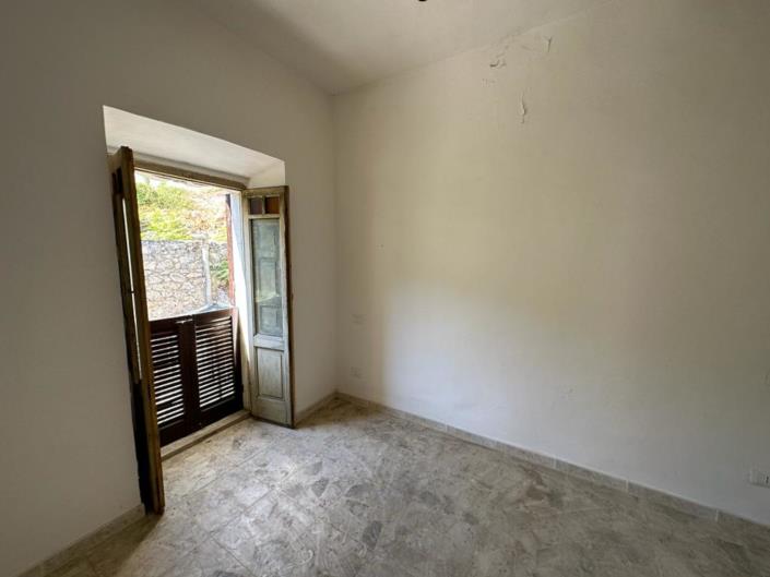 Image No.34-4 Bed Property for sale