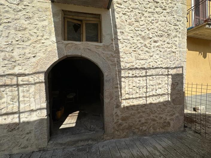 Image No.9-2 Bed House for sale