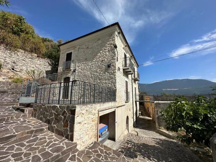 Image No.11-2 Bed House for sale