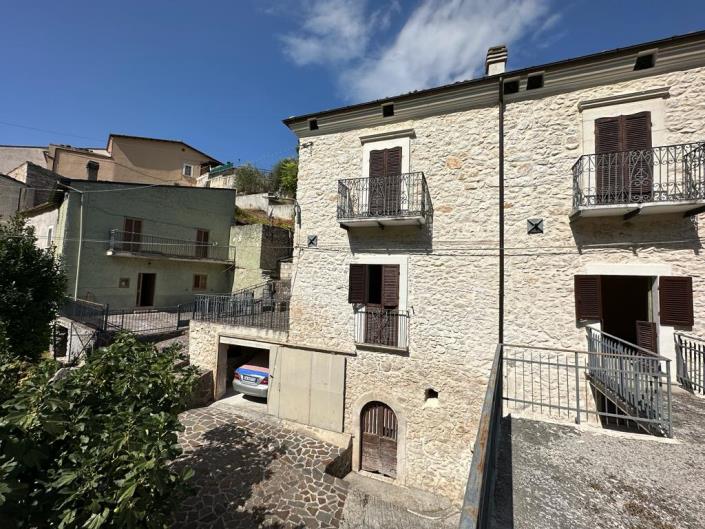 Image No.12-2 Bed House for sale