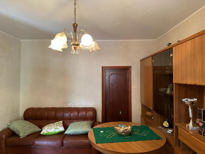 Image No.8-2 Bed House for sale