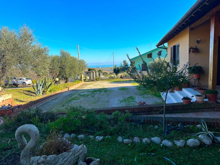 Image No.5-2 Bed Villa / Detached for sale