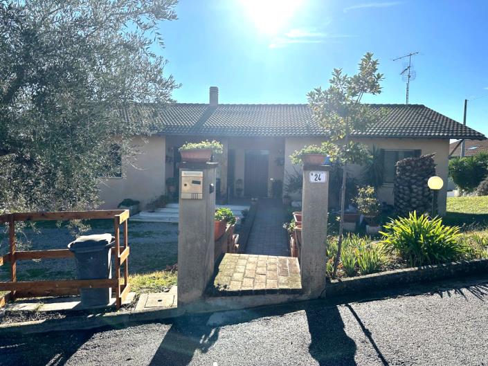 Image No.8-2 Bed Villa / Detached for sale