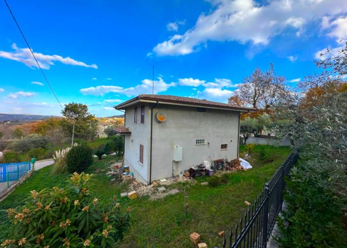 Image No.4-2 Bed Villa / Detached for sale