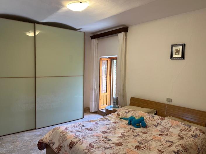 Image No.21-3 Bed House for sale