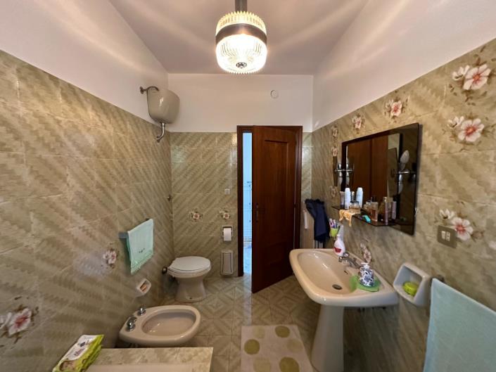 Image No.25-3 Bed House for sale