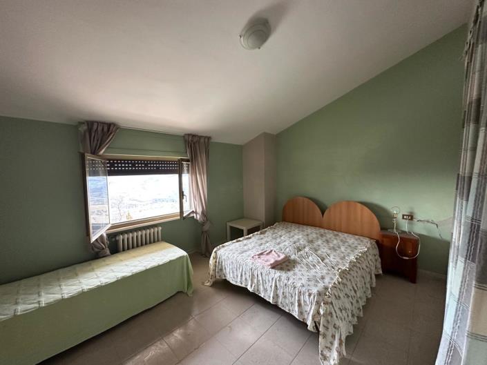 Image No.28-2 Bed House for sale