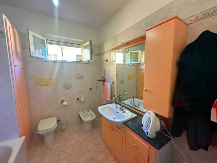 Image No.28-2 Bed Villa / Detached for sale