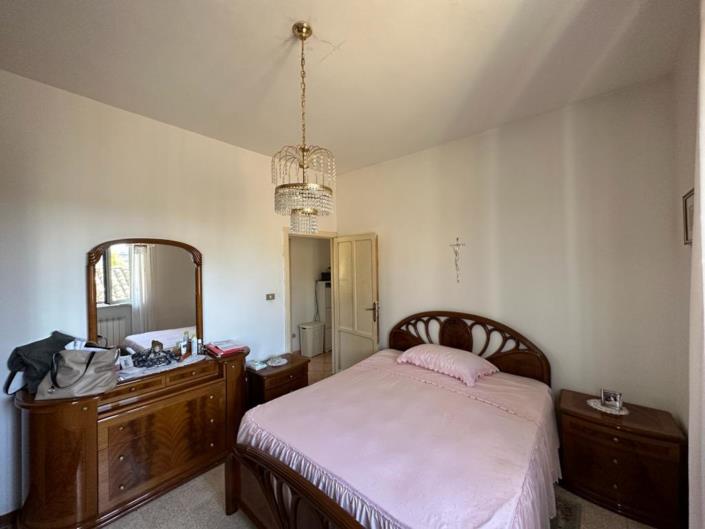 Image No.15-4 Bed Property for sale